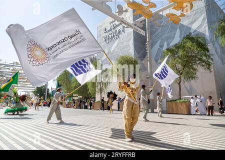 Dubaï, Émirats Arabes Unis - 15 novembre 2021 : défilé quotidien à l'Expo 2020 à Dubaï. Célébration culturelle unique. Banque D'Images