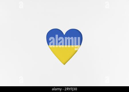 Drapeau de l'Ukraine sur la forme du coeur isolé sur fond de carton blanc. Carton imprimé en forme de coeur découpé. Vue de dessus Banque D'Images