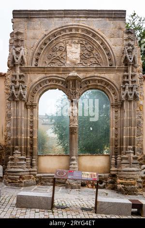 Avila, Espagne, 07.10.21. Portada de la Iglesia del Hospital de Santa Escolastica – la façade de l’hôpital de Saint Scholastica bâtiment de l’église. Banque D'Images