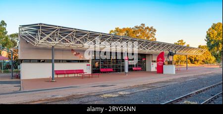 Alice Springs (Mparntwe) Railway Station fait partie de la ligne traversant l'Australie de Darwin dans le territoire du Nord à Adélaïde dans le Sud de l'Australie Banque D'Images