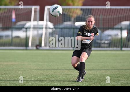 Zulte, Belgique. 30 septembre 2023. Lotte Michiels (15) de Woluwe photographiée lors d'un match de football féminin entre SV Zulte - Waregem et White Star Woluwe lors de la cinquième journée de la saison 2023 - 2024 de la Super League belge Lotto Womens, le dimanche 30 septembre 2023 à Zulte, BELGIQUE . Crédit : Sportpix/Alamy Live News Banque D'Images