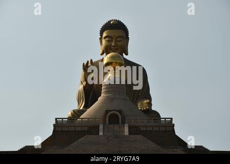 Photo grandiose de l'immense statue de Bouddha à FO Guang Shan-Temple, Dashu, Kaohsiung, Taïwan Banque D'Images