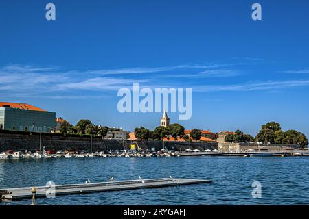 CROATIE : ZADAR - VUE DEPUIS LE PORT Banque D'Images