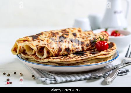 Petits gâteaux de pommes de terre faits maison en gros plan. Banque D'Images
