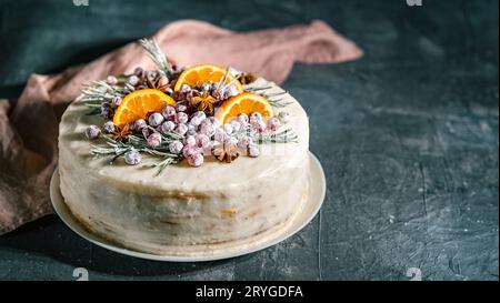 Gâteau cristal décoré de canneberges au romarin Banque D'Images