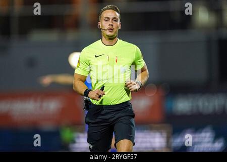 OSS, pays-Bas. 29 septembre 2023. OSS, PAYS-BAS - 29 SEPTEMBRE : arbitre Michael Eijgelsheim lors du match néerlandais de Keukenkampioendivisie entre LES MEILLEURS OSS et FC Emmen au Frans Heesen Stadion le 29 septembre 2023 à OSS, pays-Bas. (Photo de Jeroen Meuwsen/Orange Pictures) crédit : dpa/Alamy Live News Banque D'Images