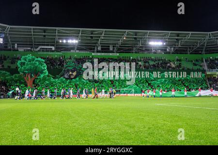 Groningen, Niederlande. 29 septembre 2023. Fans et supporters du FC Groningen avec une campagne atmosphérique lors du match néerlandais Keuken Kampioen Divisie entre le FC Groningen et le FC Den Bosch le 29 septembre 2023 à Groningen, pays-Bas crédit : dpa/Alamy Live News Banque D'Images