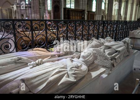 Tombes des rois de France dans la basilique Saint-Denis Banque D'Images