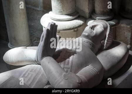 Tombes des rois de France dans la basilique Saint-Denis Banque D'Images