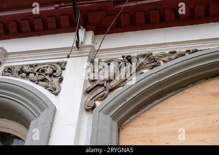 Façade du pub fermé Doctor Browns dans la ville de Middlesbrough, Royaume-Uni Banque D'Images