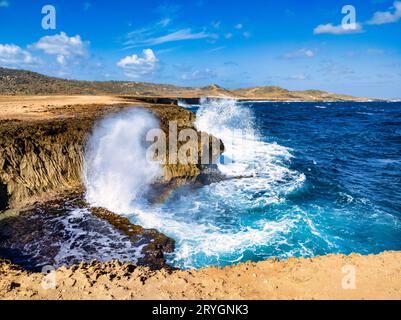 Vue sur la côte rocheuse d'Aruba Banque D'Images