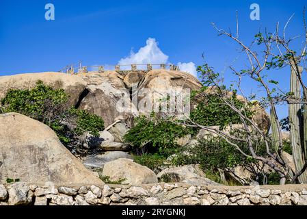 Un parc sur l'île des Caraïbes d'Aruba aux formations rocheuses de Casibari Banque D'Images