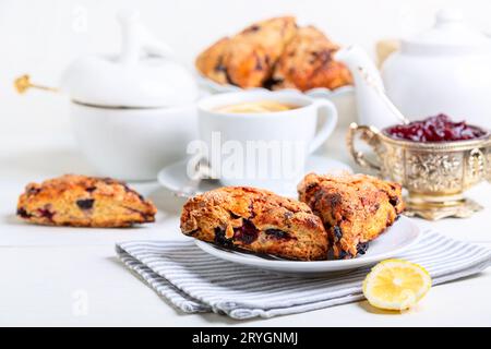 Petits pains anglais traditionnels (scones). Banque D'Images