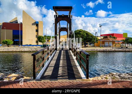 Vue sur un pont à Willemstad sur Curaçao Banque D'Images