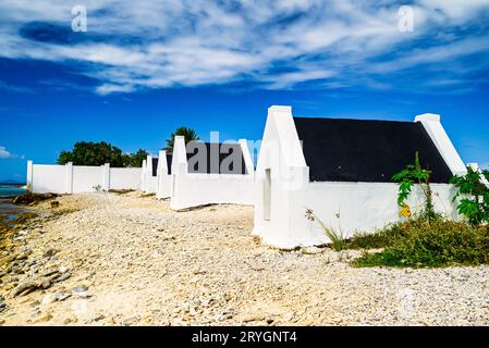 Vue sur les maisons d'esclaves de Bonaire Banque D'Images