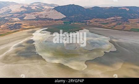 Burdur Yarışlı Lac et carrières, qui ont commencé à sécher. Banque D'Images