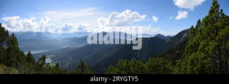 Vue de Herzogstand au lac Walchensee en Bavière (Allemagne) Banque D'Images