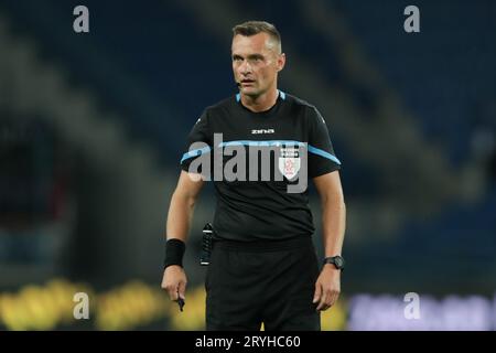 Cracovie, Pologne. 28 septembre 2023. L'arbitre Jaroslaw Przybyl de Pologne vu lors du match de football Fortuna Polish Cup 2023/2024 entre Wisla Krakow et Lechia Gdansk au stade municipal de Cracovie. Score final ; Wisla Krakow 1:1 (2:1) Lechia Gdansk. Crédit : SOPA Images Limited/Alamy Live News Banque D'Images