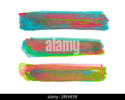 Rayures de peinture acrylique mélangée bleue, rouge et verte sur fond blanc avec chemin de détourage Banque D'Images