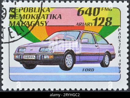 Timbre-poste annulé imprimé par Madagascar, qui montre Ford, vers 1992. Banque D'Images