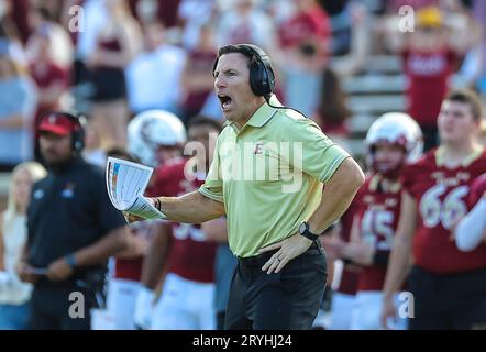 30 septembre 2023 : Tony Trisciani est l'entraîneur de football de l'Université Elon. Match de football NCAA entre l'Université William Mary et l'Université Elon, au Rhodes Stadium, Elon, Caroline du Nord. David Beach/CSM Banque D'Images