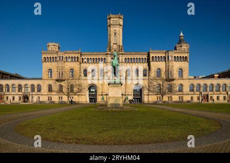 Hauptgebaeude der Leibniz Universitaet Hannover, ehemaliges Welfenschloss, Niedersachsen, Deutschland, Europa Banque D'Images