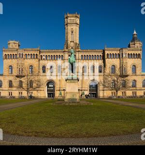 Hauptgebaeude der Leibniz Universitaet Hannover, ehemaliges Welfenschloss, Niedersachsen, Deutschland, Europa Banque D'Images