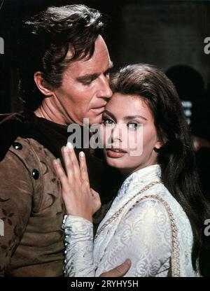 CHARLTON HESTON et SOPHIA LOREN dans EL CID (1961), mise en scène par ANTHONY MANN. Crédit : ALLIED ARTISTS / Album Banque D'Images