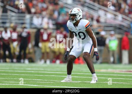 Alumni Stadium. 30 septembre 2023. MA, USA ; Virginia cavaliers safety Jonas Sanker (20) en action lors du match de football NCAA entre Virginia cavaliers et Boston College Eagles au stade Alumni. Anthony Nesmith/CSM/Alamy Live News Banque D'Images