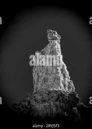 Photo en noir et blanc d'un Hoodoo en forme de portrait célèbre de la reine Victoria sur le Queens Garden Trail dans le parc national de Bryce Canyon, Utah Banque D'Images