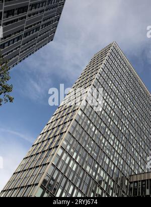 Birmingham, Royaume-Uni. 26 août 2023. Composition photographique abstraite de gratte-ciel à Birmingham, situé à Broad Street. Banque D'Images