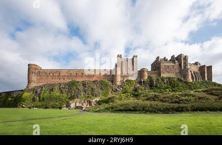 Château de Bamburgh sur la côte ne de l'Angleterre dans le Northumberland. Banque D'Images