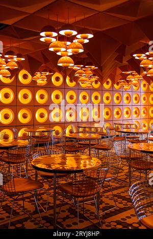 Spiegel Cantine de Verner Panton Banque D'Images