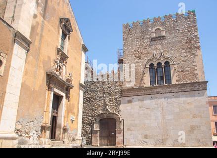 Palais Corvaia et église santa caterina Banque D'Images