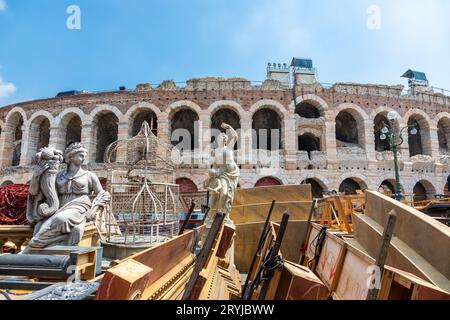 Vérone, Italie - préparer la scène pour la performance de théâtre dans la célèbre Arena di Verona Banque D'Images