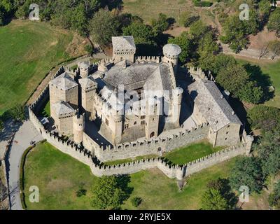 VUE AÉRIENNE.Château de Fénis.Vallée d'Aoste, Italie. Banque D'Images