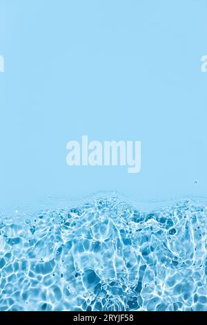 Bleu abstrait texture de fond d'eau avec des ondulations et des vagues Banque D'Images