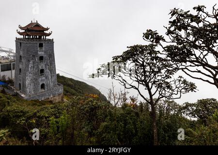 Le temple bouddhiste au Fansipan à Sapa au Vietnam Banque D'Images