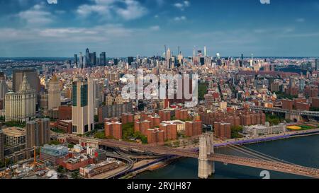 Vue aérienne du pont de Brooklyn à Newy York, Lower Manhattan. À côté du bâtiment du one World Trade Center. Ce pont relie Manhattan t Banque D'Images