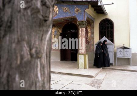 Comté d'Ilfov, Roumanie, 1990. Religieuses au monastère de Tiganesti. Banque D'Images