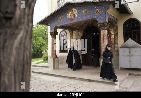 Comté d'Ilfov, Roumanie, 1990. Religieuses au monastère de Tiganesti. Banque D'Images