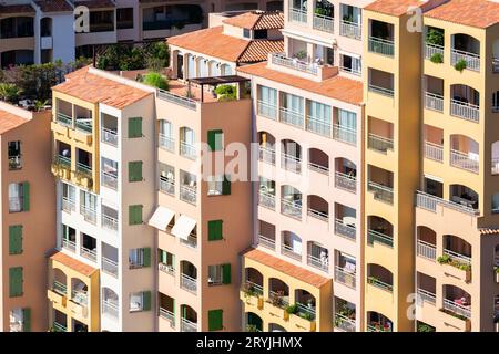 Monte Carlo, Monaco - août 2022 : détail du bâtiment résidentiel Real estete de luxe. Banque D'Images