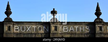 Les bains de Buxton, centre commercial Cavendish, ville de Buxton, parc national de Peak District, Derbyshire, Angleterre, Royaume-Uni Banque D'Images