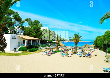 ESPOU Beach bar et restaurant sur la plage de Cala des pou à Cala d’Or à Majorque, une île espagnole dans le tsland Banque D'Images