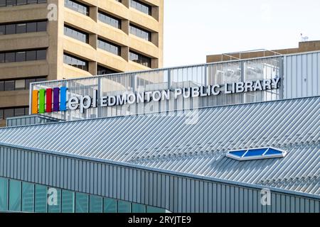 Edmonton, Alberta, Canada. 30 mars 2023. Un panneau au sommet de la bibliothèque publique d'Edmonton, plus grand prêteur d'information et enterta Banque D'Images