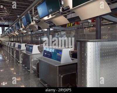 Plusieurs stations d'enregistrement à l'aéroport, aéroport de Milan Malpensa -Italie. Banque D'Images