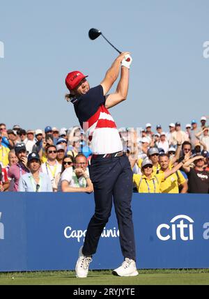 Rome, Italie. 01 octobre 2023. Sam Burns, de l'équipe des États-Unis, conduit sur le 12e tee. L'Europe a remporté la Ryder Cup en battant Team USA par quatorze points et demi à dix points lors de la dernière journée de la Ryder Cup au Marco Simone Golf Club, Rome, Italie, le dimanche 01 octobre 2023. Photo Hugo Philpott /UPI crédit : UPI/Alamy Live News Banque D'Images