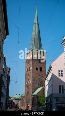 Tour de l'église de la cathédrale d'Aarhus, plan vertical, Aarhus Danemark Banque D'Images