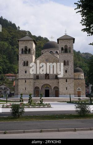 Foca, Bosnie-Herzégovine - 1 octobre 2023 : Temple de Saint Sava. Une promenade dans le centre de la ville de Foca dans la République Srpska de Bosnie-Herzégovine Banque D'Images