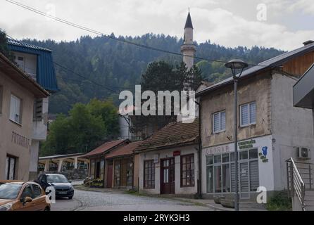 Foca, Bosnie-Herzégovine - 1 octobre 2023 : Mosquée de l'Empereur (Careva dzamija). Une promenade dans le centre de la ville de Foca en Srpska République de Bosnie et H Banque D'Images